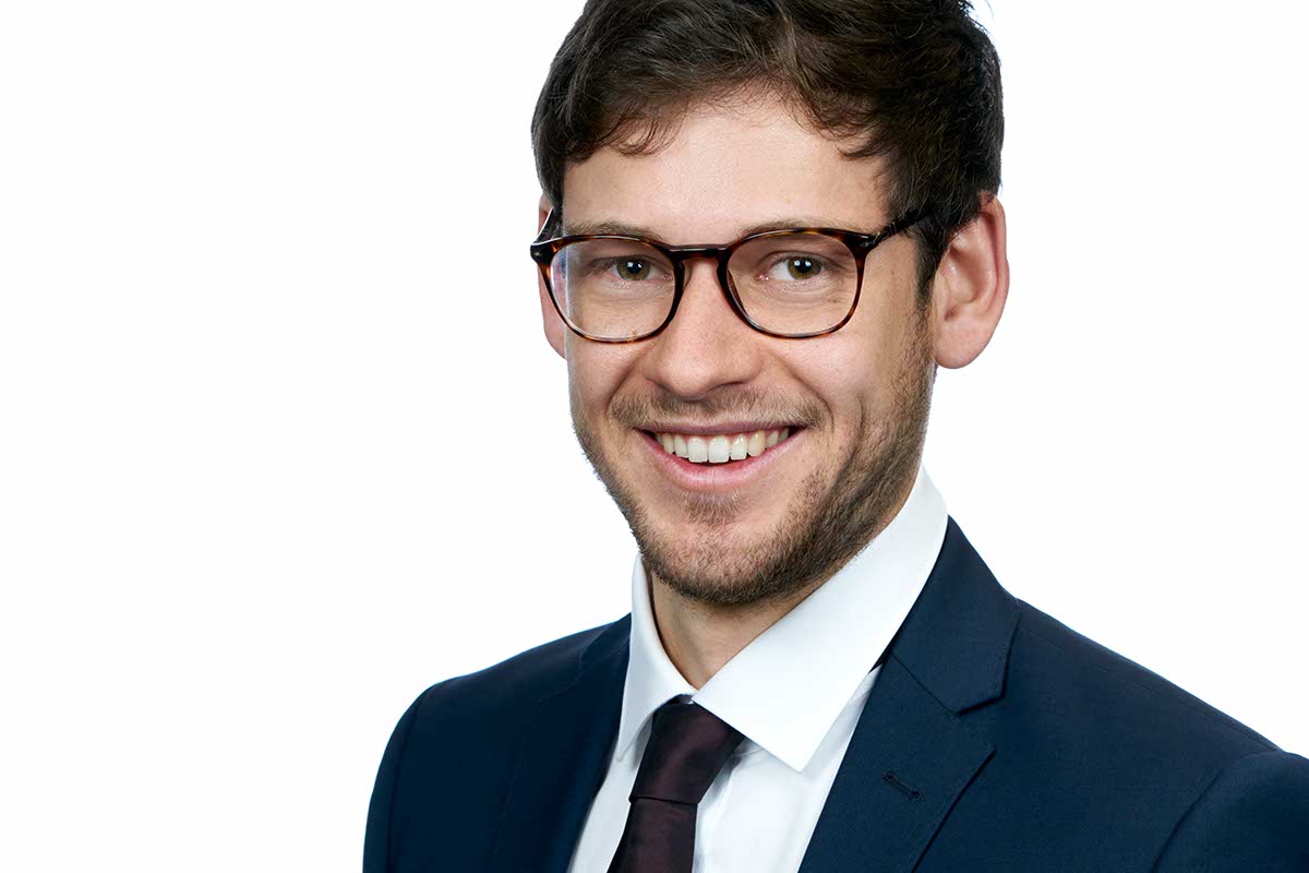 Bewerbungsfoto Bonn smart guy anzug und brille Bewerbungsfoto Bonn smart guy anzug und brille