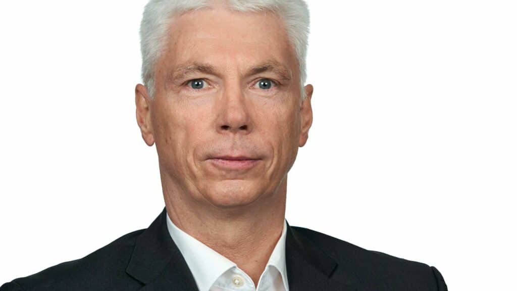 Businessfoto Geschäftsführerportrait Weisse Haare