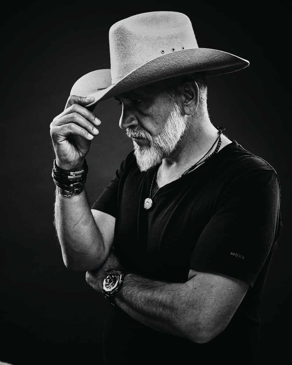 Cowboy mit Hut Portrait bw Cowboy mit Hut Portrait bw