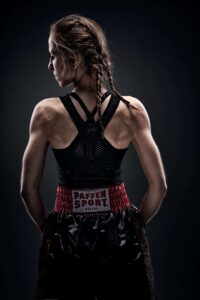 Leah Boxerin Sportportrait Rücken