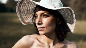 beauty photo actress with hat