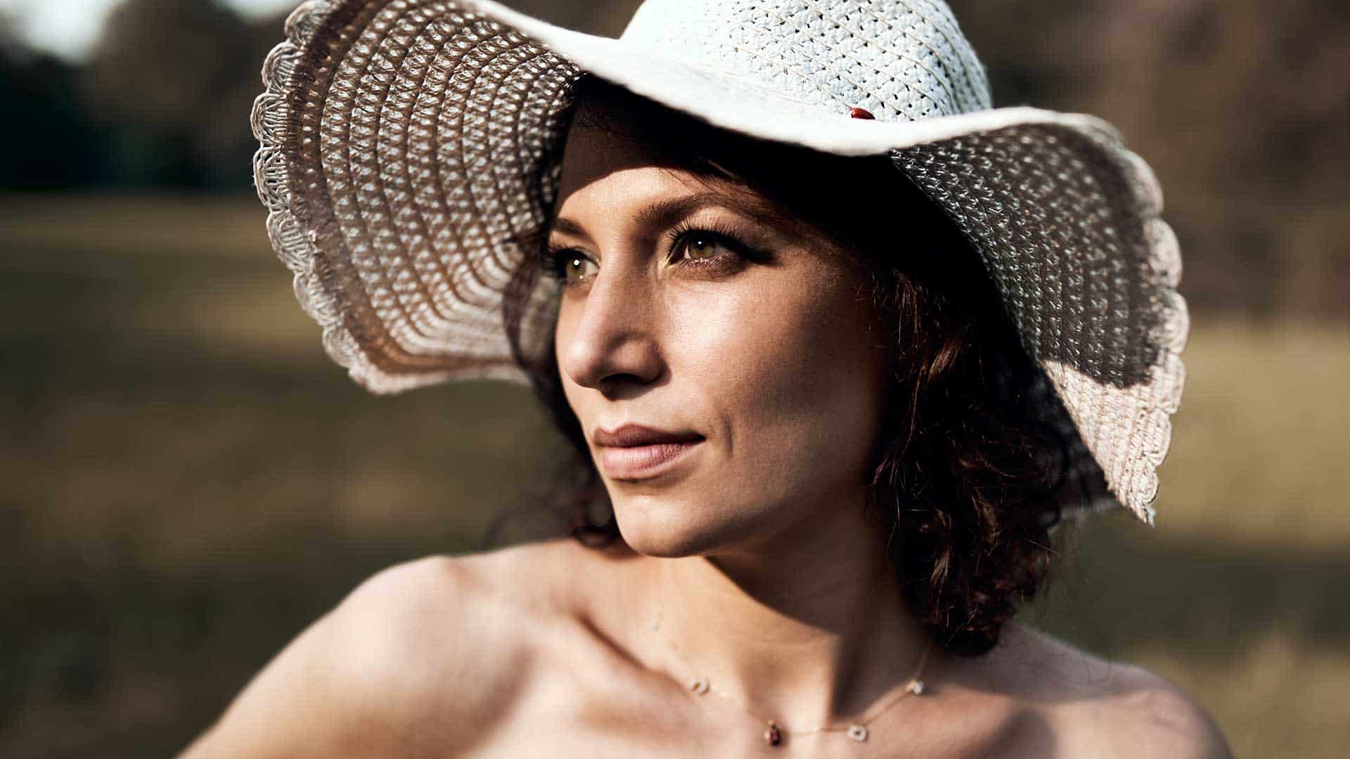 beauty photo actress with hat beauty photo actress with hat
