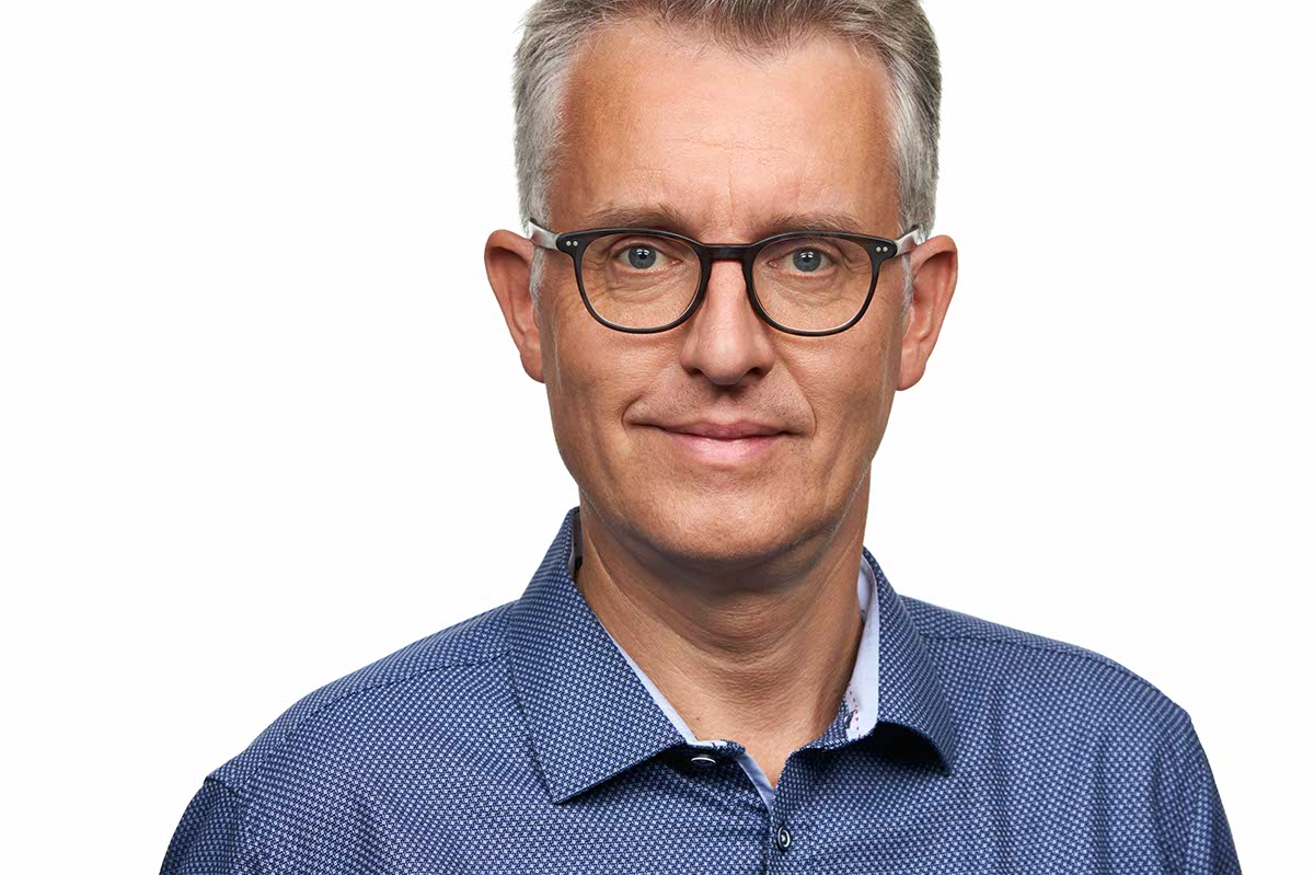bewerbungsfoto geschäftsführerportrait stark energetisch bewerbungsfoto geschäftsführerportrait stark energetisch