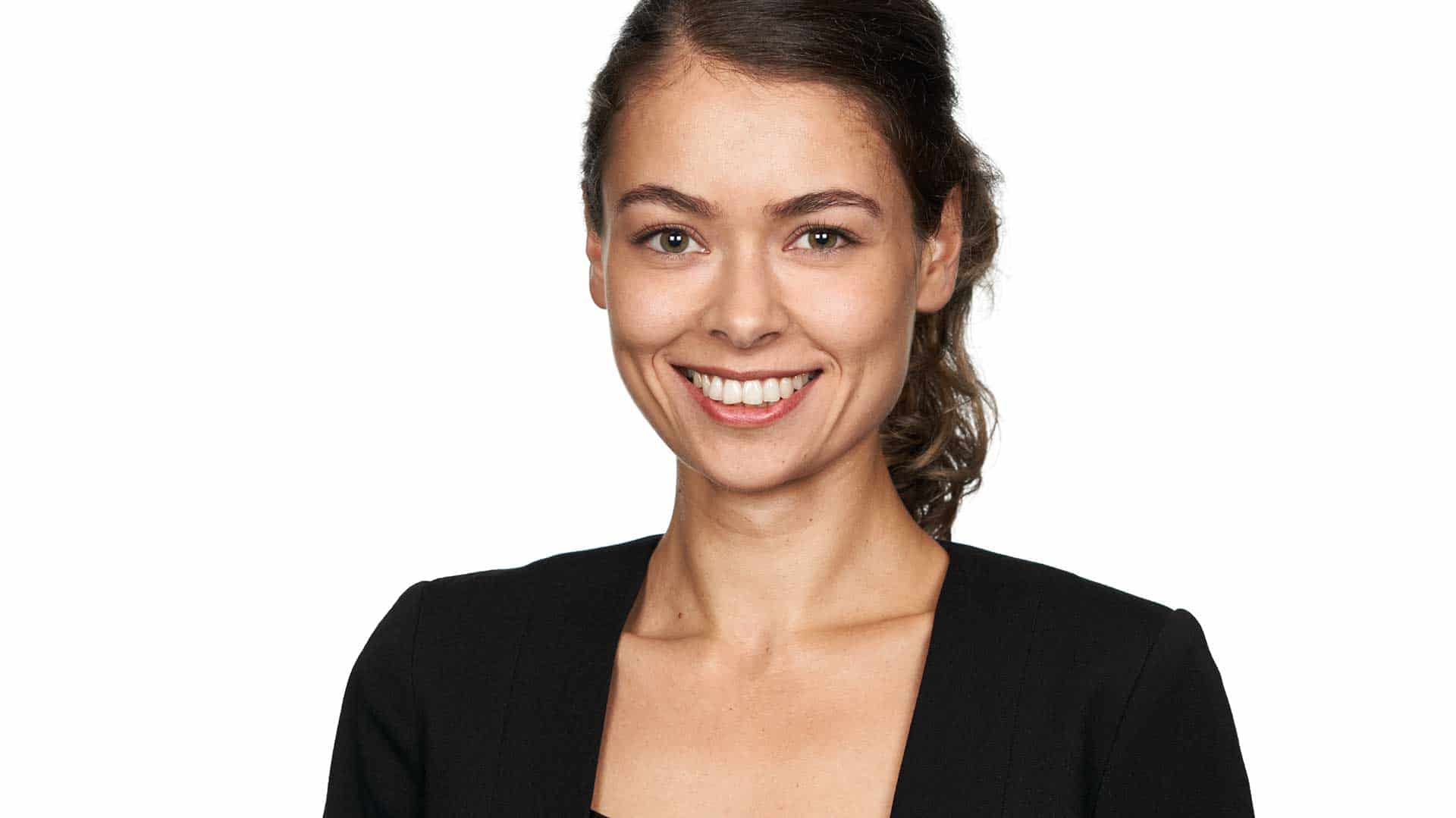 hochwertige Bewerbungsfotos junge Frau im dynamischen Outfit hochwertige Bewerbungsfotos junge Frau im dynamischen Outfit